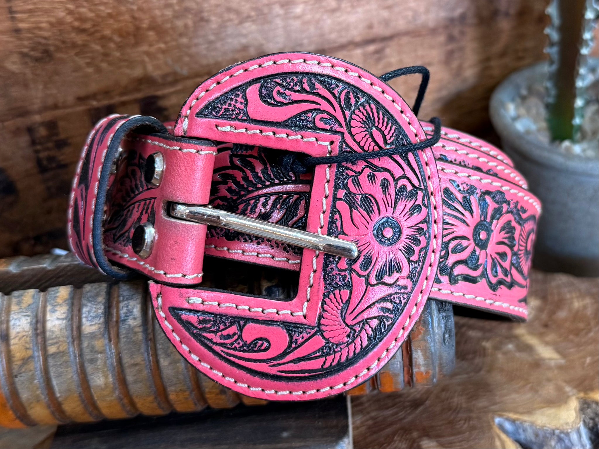 Holland Michigan Souveiner Tooled Belt Geuine Cowhide Size 26 Floral Farming 1 1/2 main image 3