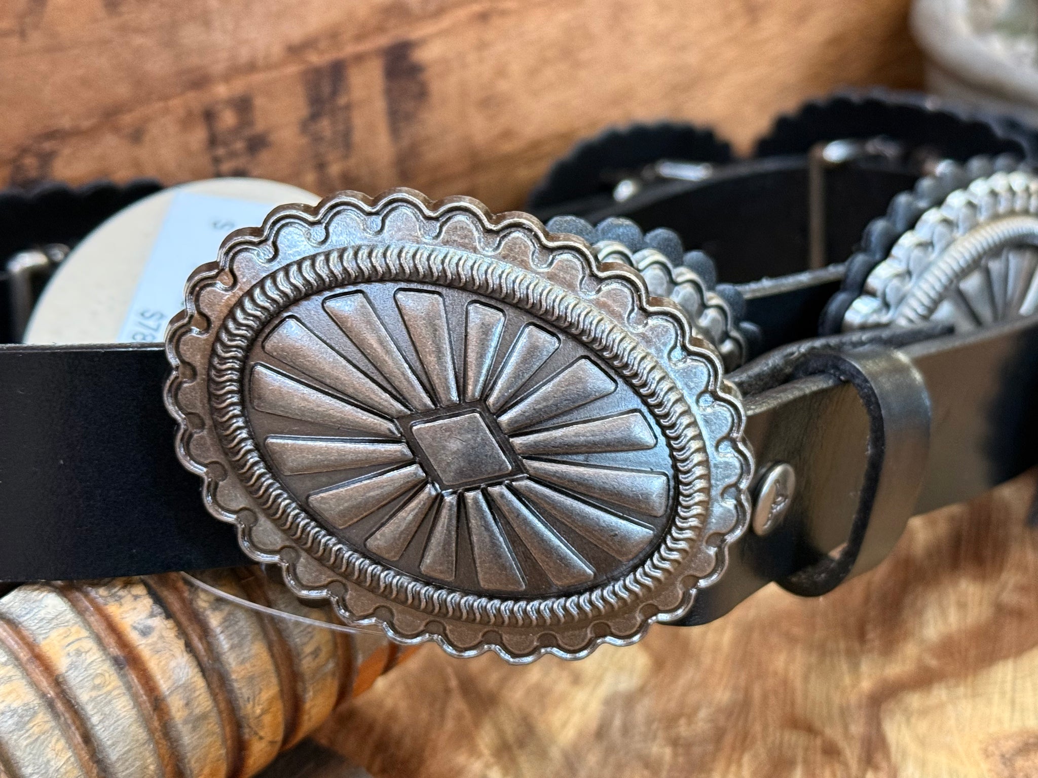 小物 HALCYON PEWTER BUCKLE Concho Belt Black Concho Belt - S to XL – Seven Songbirds Boutique