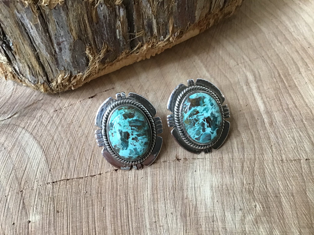 Handmade Kingman Turquoise Oval Stud Earrings
