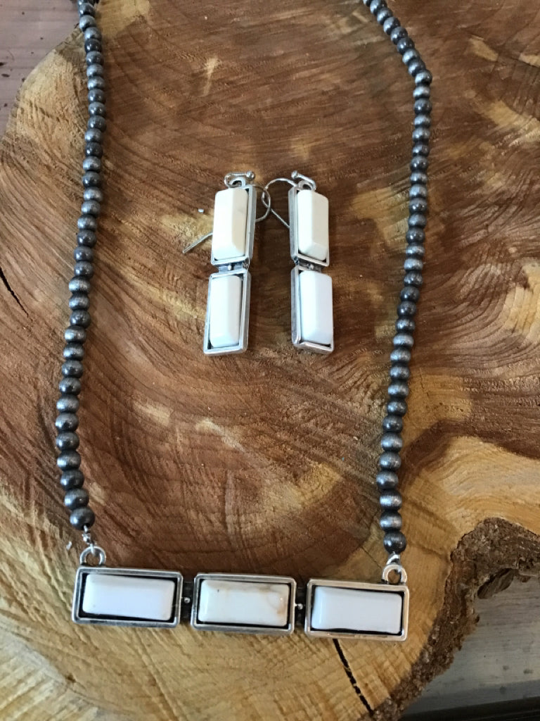 wHITE Stone Bar Necklace Set